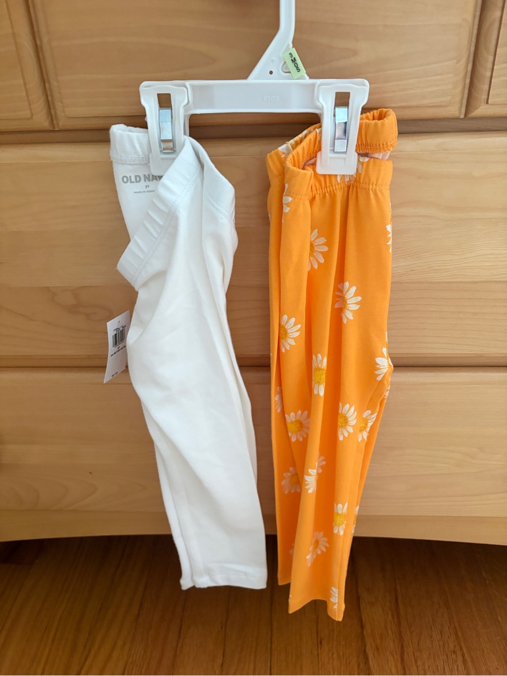 Old Navy White Legging & Orange Daisy-Print Legging 2-Pack